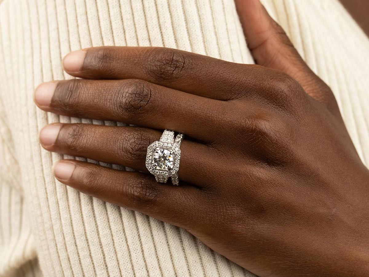 How to Choose an Engagement Ring to Suit Your Hand | Clean Origin