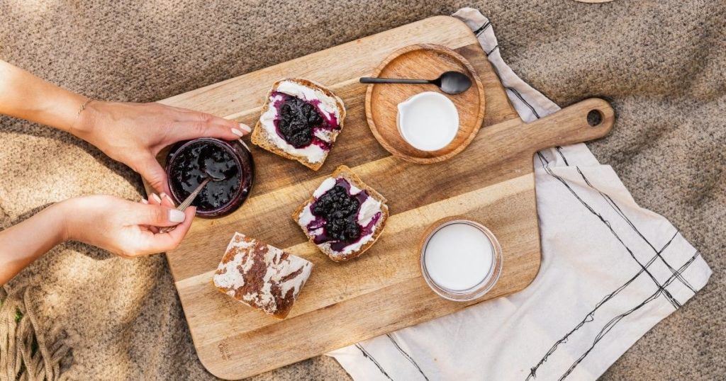 A custom cutting board can be customized for a special touch.