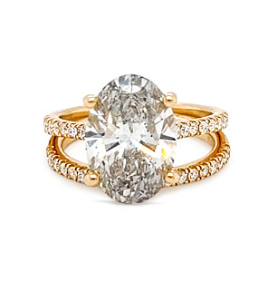 5 3/5 ct. tw. Oval Side Stone Bridal Set 14K Yellow Ring